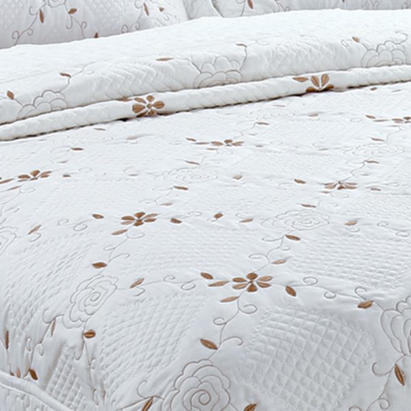 White Floral Quilted Bedspread - Quilting Tree