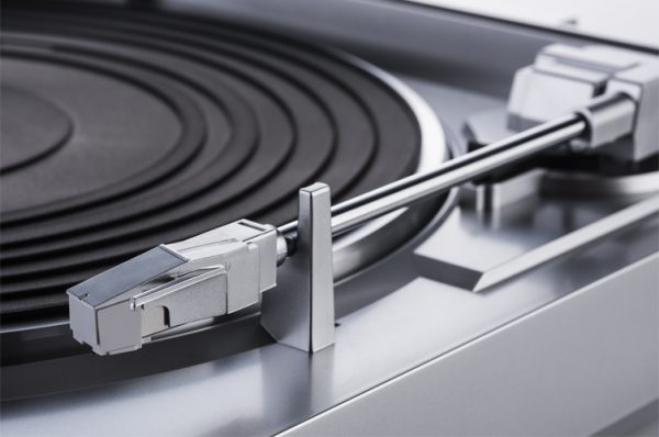 Denon DP-29F Record Player (Turntable)